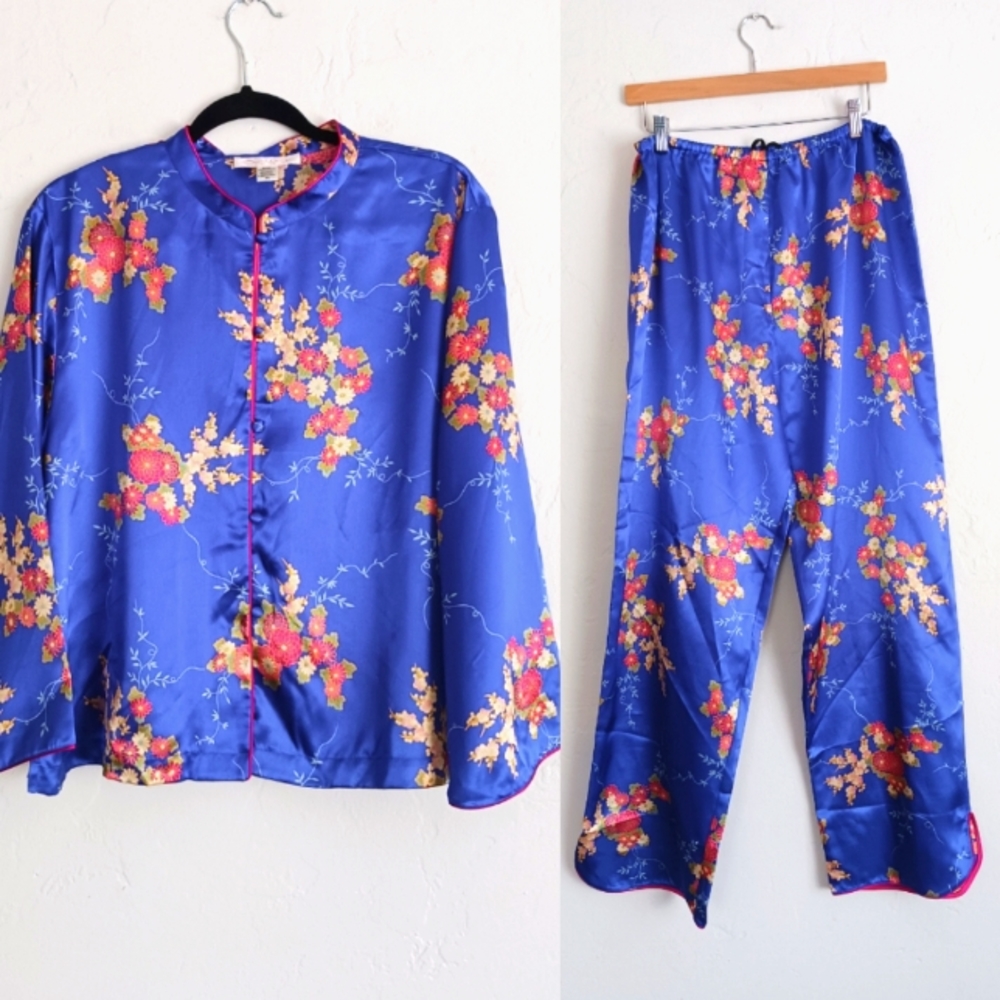 Oscar de la Renta blue floral pajama set size XL.    A2
